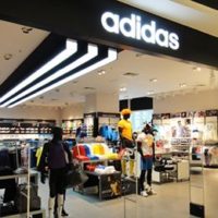 adidas outlet akshardham metro station